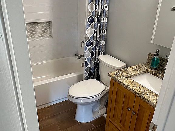 2nd image of 4360 Lee Hwy APT 103