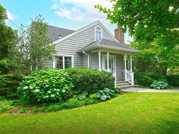 17 Walker Avenue, Syosset, NY 11791