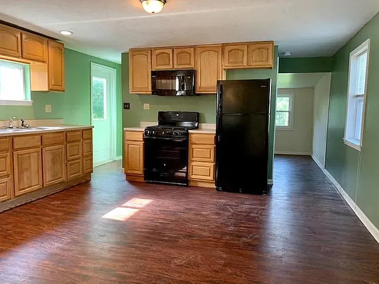 601 W Market St — Photo 6