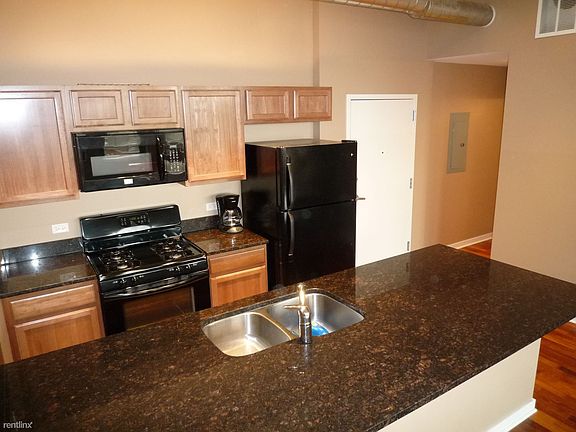 2nd image of 4015 N Milwaukee Ave Unit 401