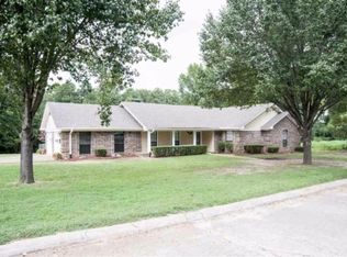 833 Hawkins Ave, Wake Village, TX 75501