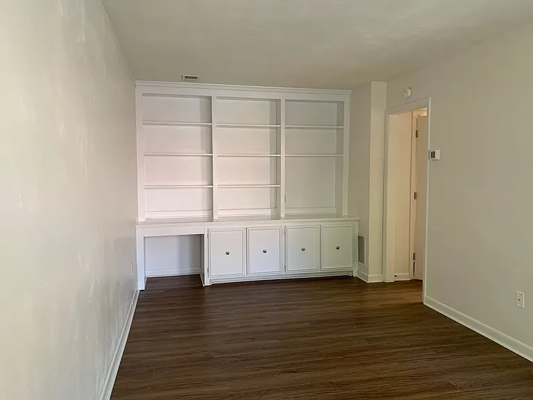 418 Marlington St — Photo 1