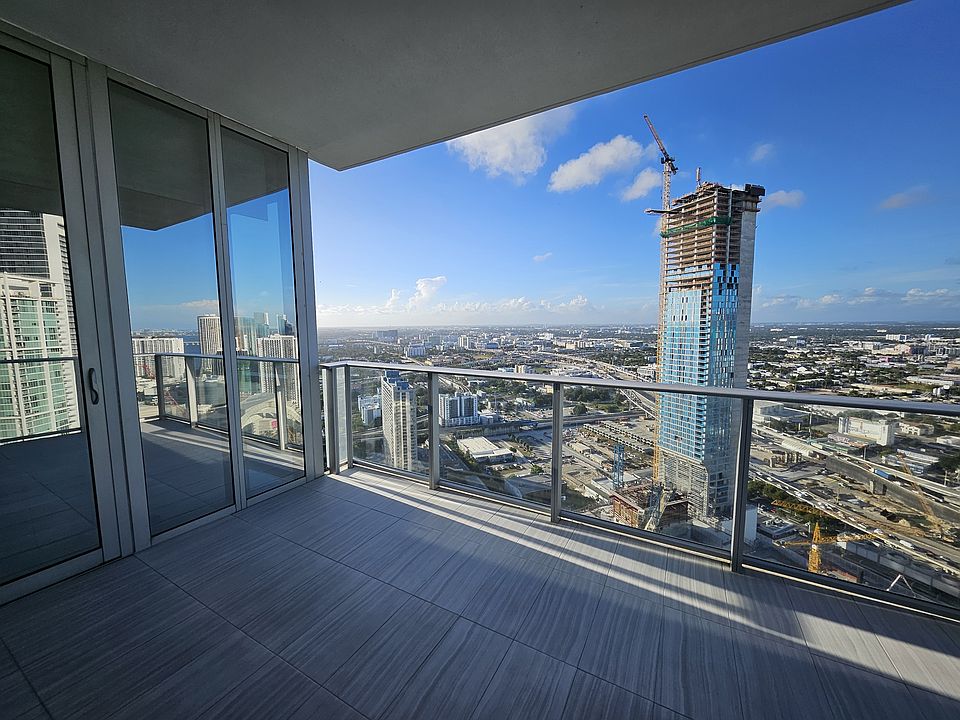 1st image of 851 NE 1st Ave #4000