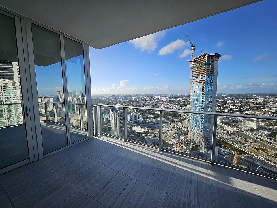 851 NE 1st Ave #4000