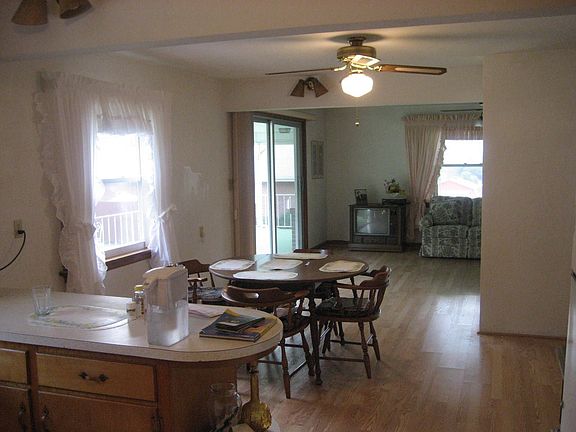 Living Room/Dining Area
