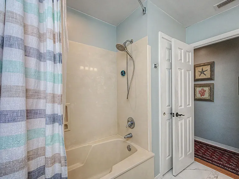 1626 Oakmont Cir — Photo 46
