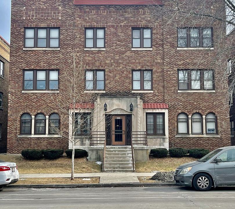1st image of 4468 N Oakland Ave APT 11