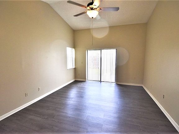 4th image of 15020 Norfolk Ln