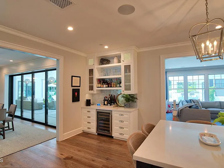 91 E Bonita Ave — Photo 11