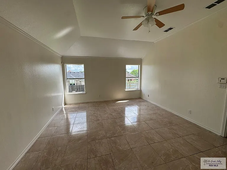 3433 Burgundy Dr — Photo 24