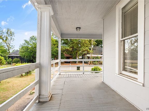 4th image of 3218 6th St