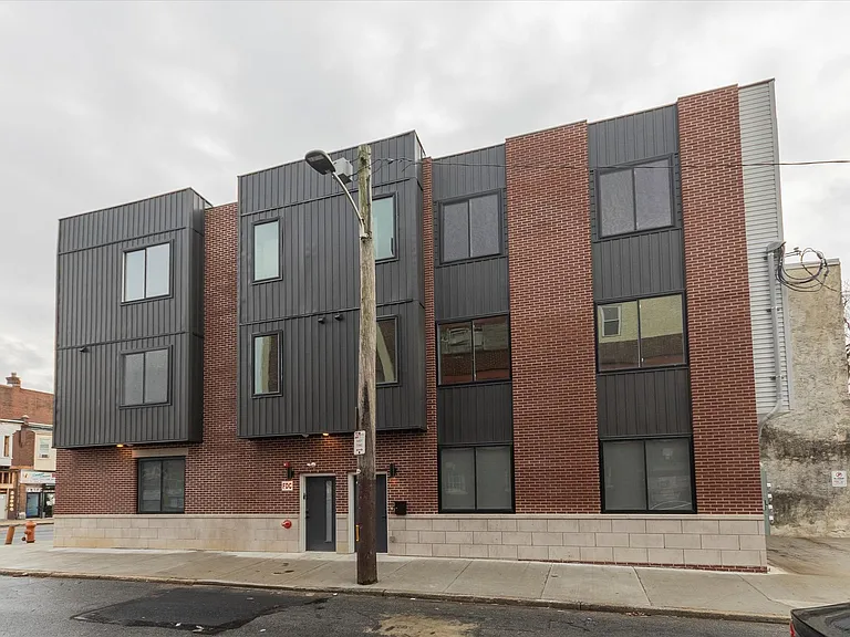 316 S 52nd St — Photo 10