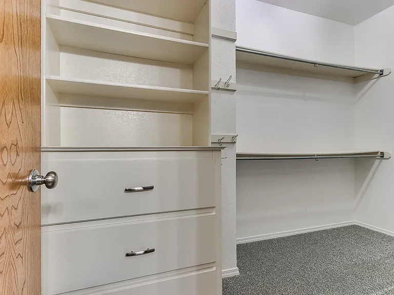 6439 Masons Dr — Photo 24