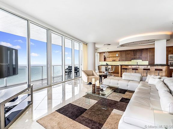 5th image of 100 S Pointe Dr APT 3806
