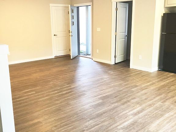 4th image of 500 W 5th St