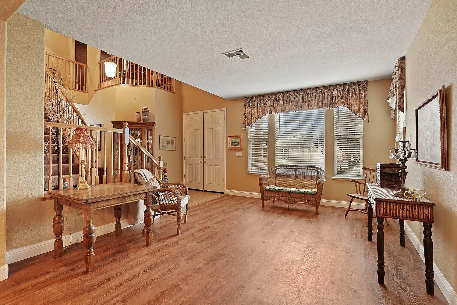 4 bed, 2944 sqft, $3,395 — Photo 3