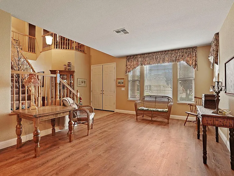 549 Glenbriar Cir — Photo 3