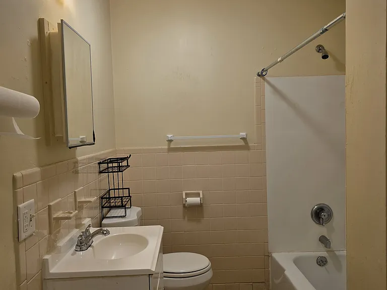 240 Sheffield Ave #B — Photo 8