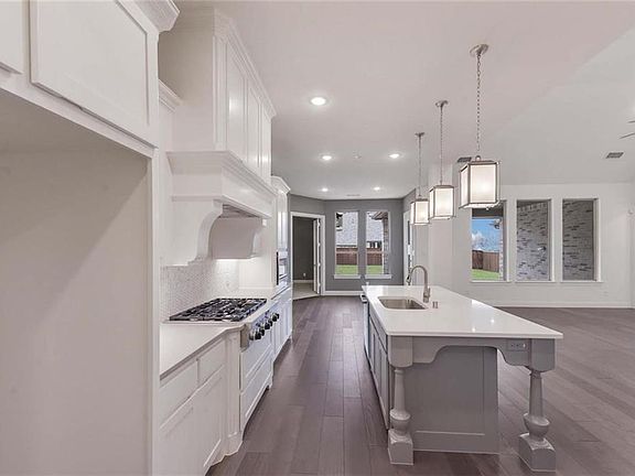 2nd image of 861 Garland Dr