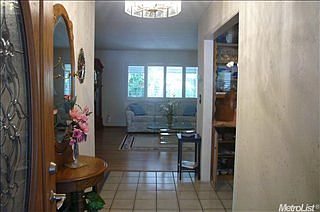 3rd image of 1602 Teakwood Dr