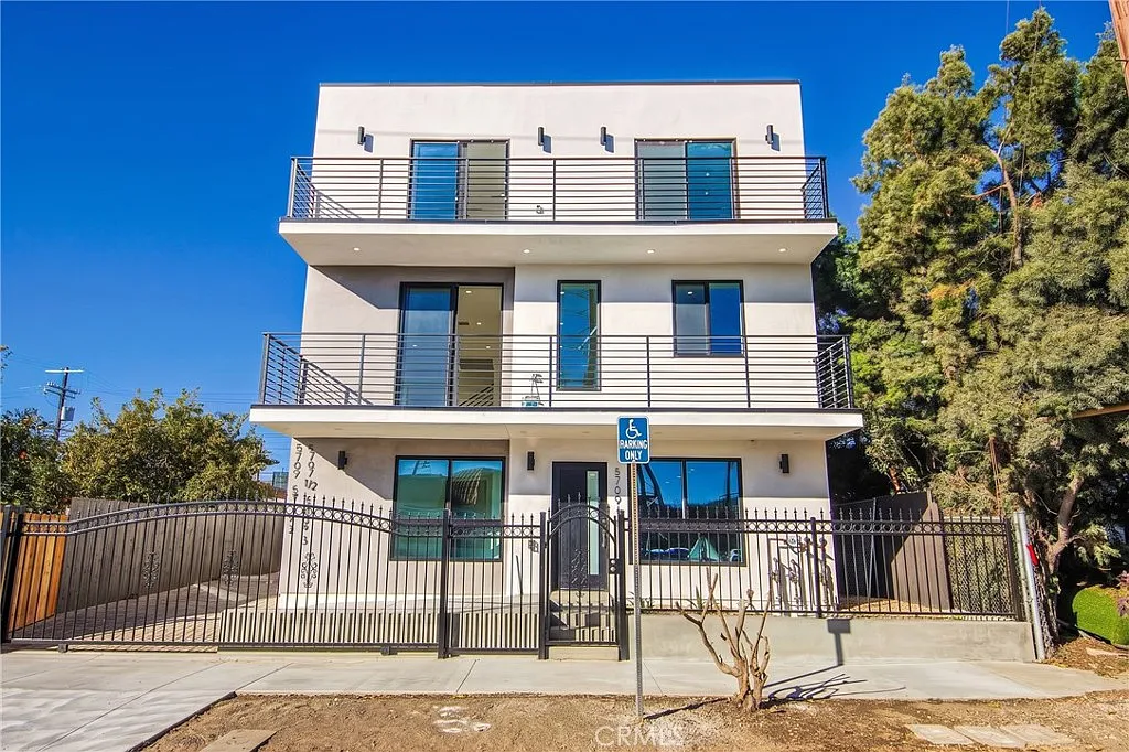 4 bed, 1478 sqft, $3,850 — Photo 1