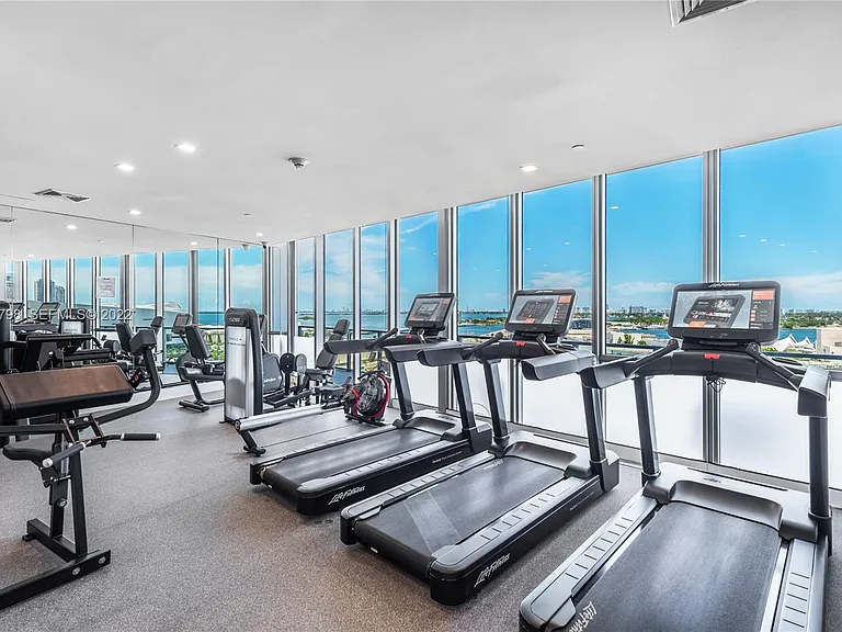 1100 Biscayne Blvd — Photo 5