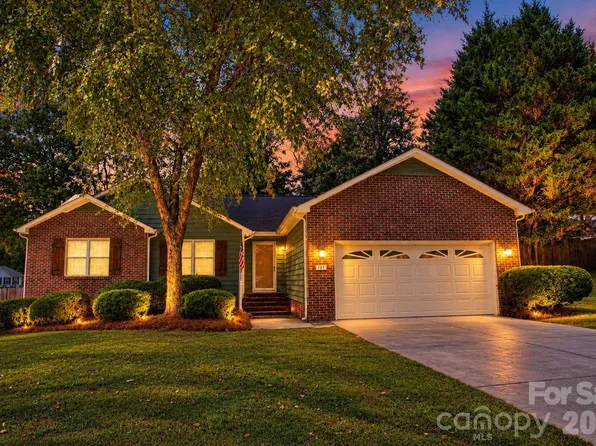 101 Antelope Dr, Mount Holly, NC 28120