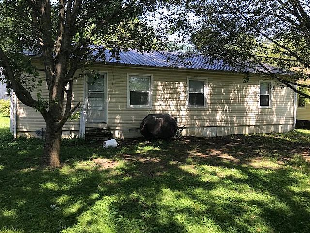 2nd image of 904 Emmett Ave NW