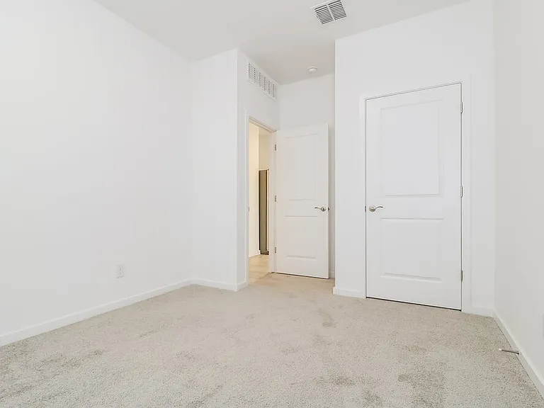 4904 S 107th Ln — Photo 12