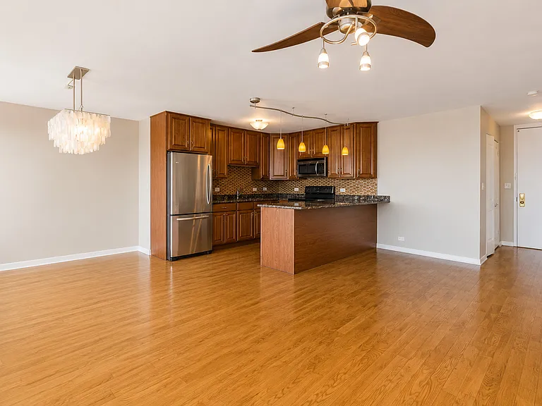 655 W Irving Park Rd #5003 — Photo 11