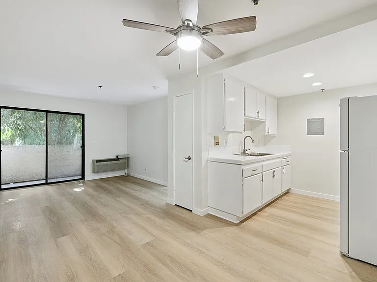 Westgate Apartments — Photo 27