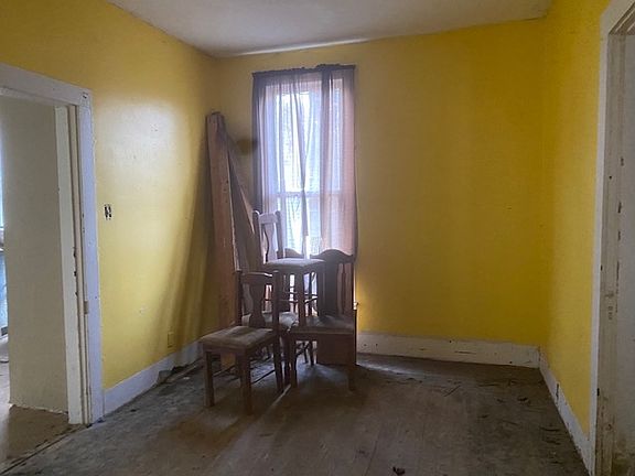 3rd image of 125 E 3rd Ave
