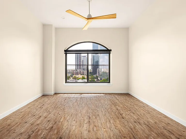 507 Sabine St #806 — Photo 2