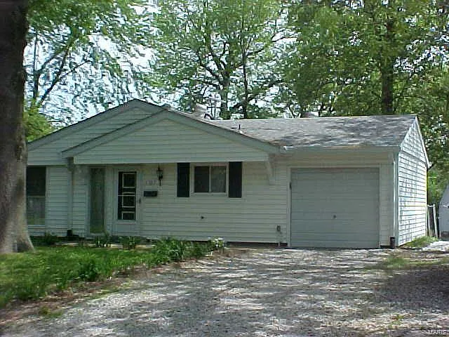 1327 Lou Ann Dr photo 1