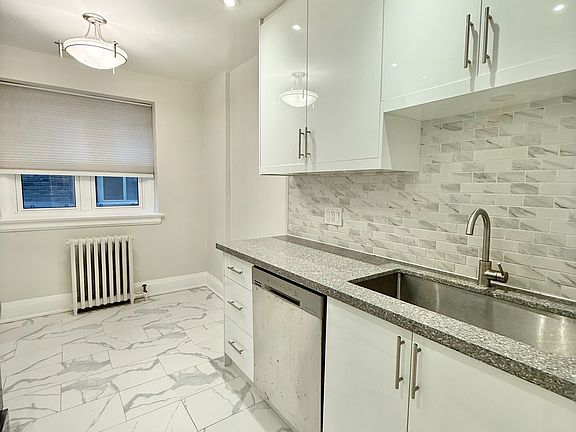 4th image of 323 Lonsdale Rd #105