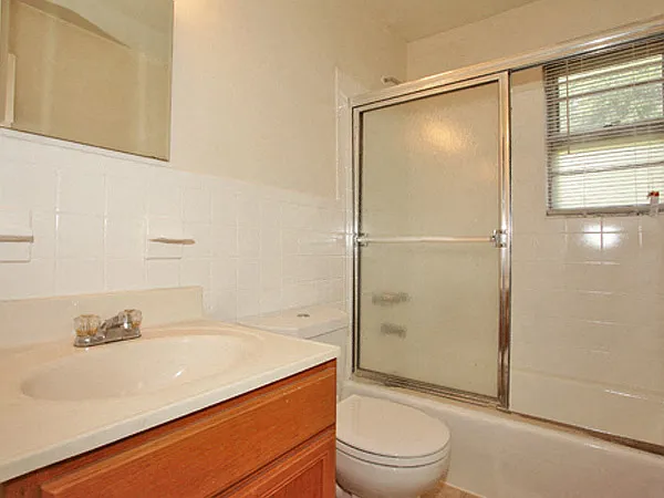 Lakeview Terrace Apartment Homes — Photo 8