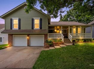 1327 NE Depot Dr, Lees Summit, MO 64086