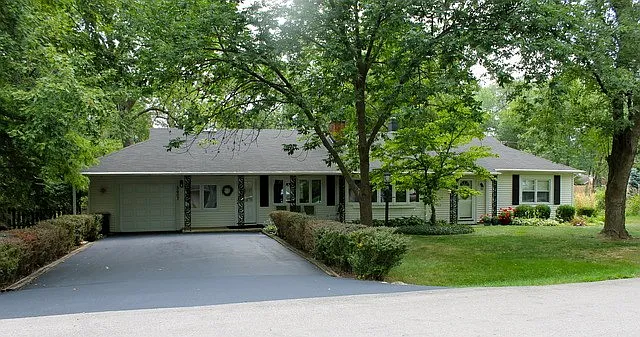 5607 Laurel Ave photo 1