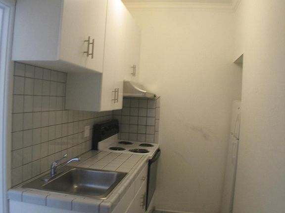 3rd image of 235 Oak St