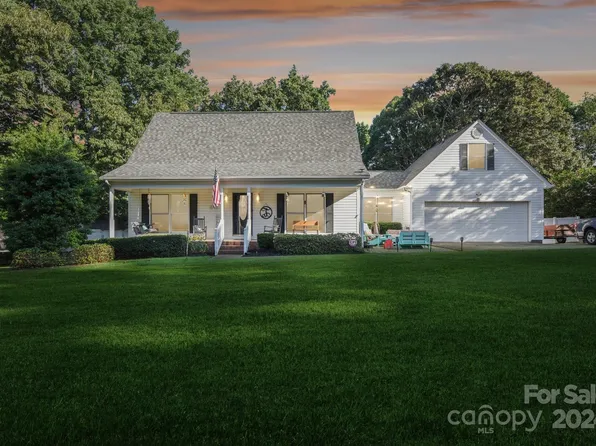 110 Crystal Brook Dr, Kings Mountain, NC 28086