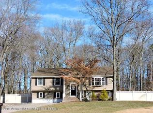 29 Gettysburg Dr, Manalapan, NJ 07726