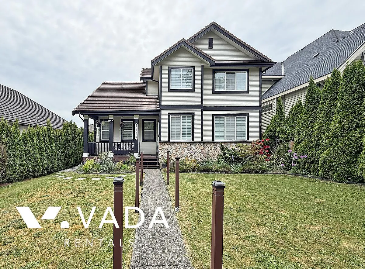 6639B 184 Street Surrey — Photo 1