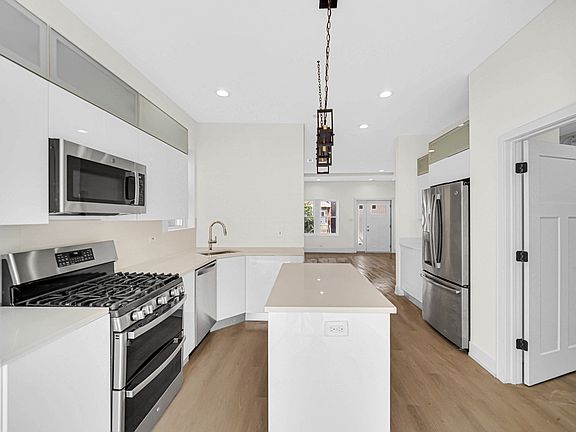 5th image of 1520 N Campbell Ave