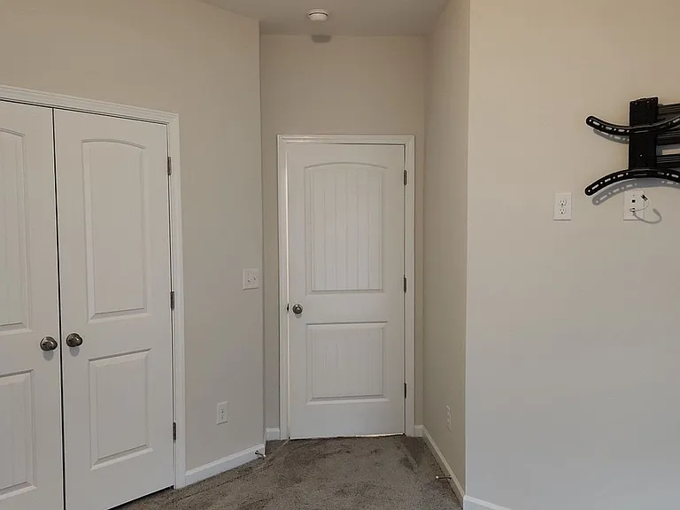 497 Hillsborough Dr — Photo 25