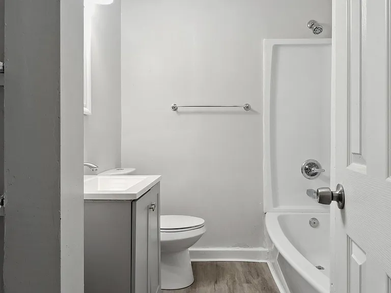 2231 Greenwood St — Photo 18