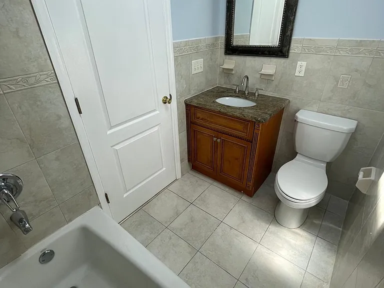 3 Montrose Ave #2 — Photo 12