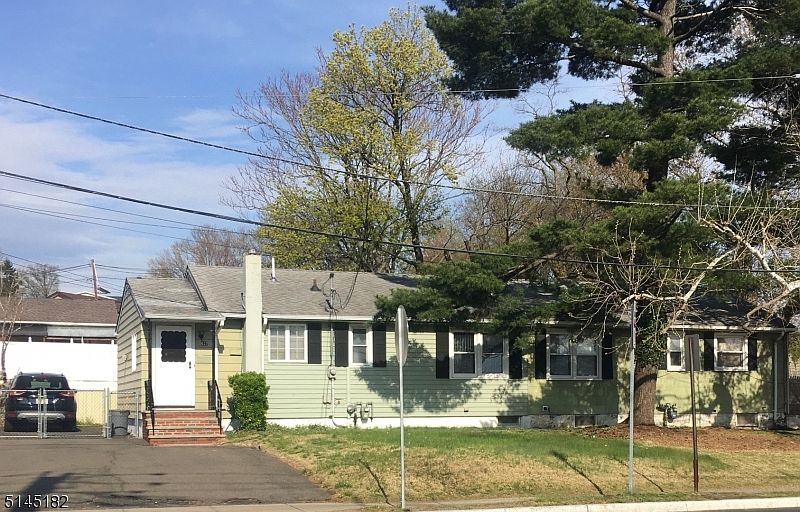 637 Mola Blvd, Elmwood Park, NJ 07407 | Zillow