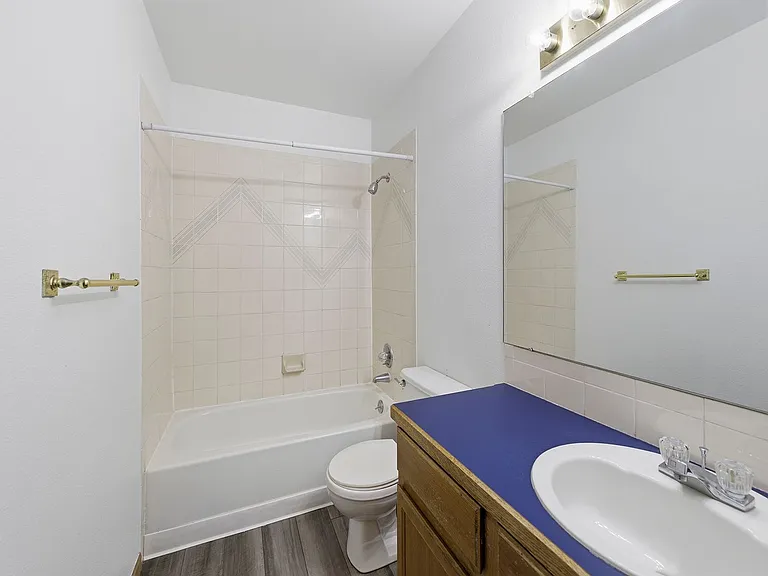 1375 W 45th St — Photo 15
