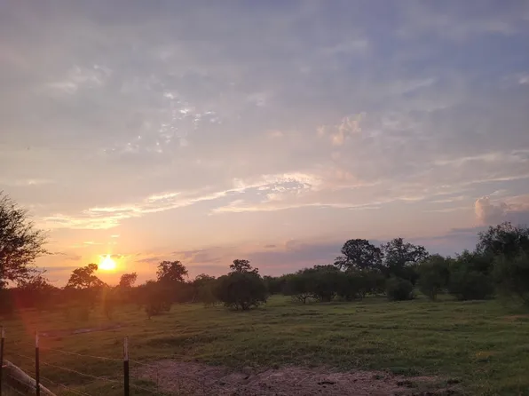796 Shelly Rd, Goliad, TX 77963