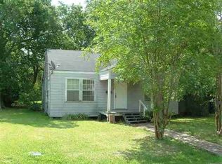 6298 Warren St, Groves, TX 77619